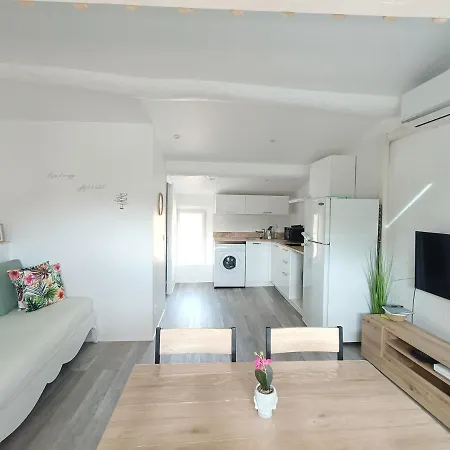 Apartment Au Centre De Frejus